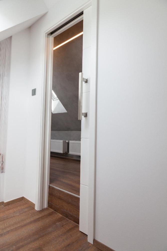 3kk - 115m2 V Klidne Lokalite - 4 * Prague