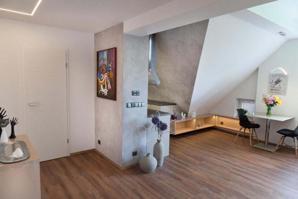3kk - 115m2 V Klidne Lokalite - 4 * Prague