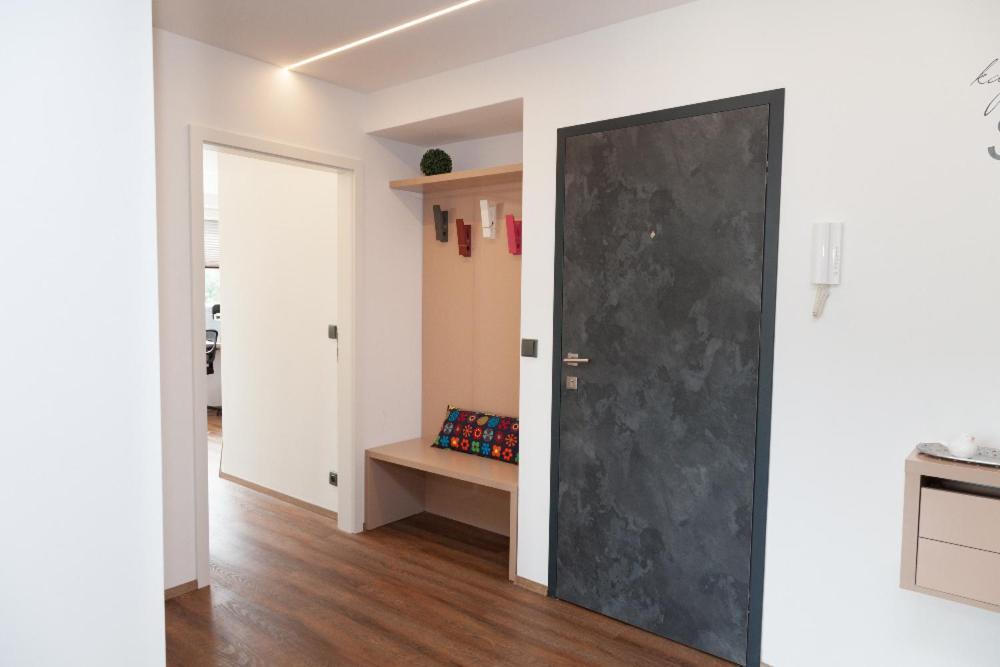 Apartment 3kk - 115m2 V Klidne Lokalite - 4 Prague