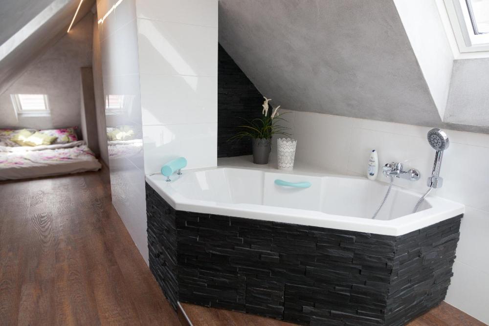 Apartment 3kk - 115m2 V Klidne Lokalite - 4 *